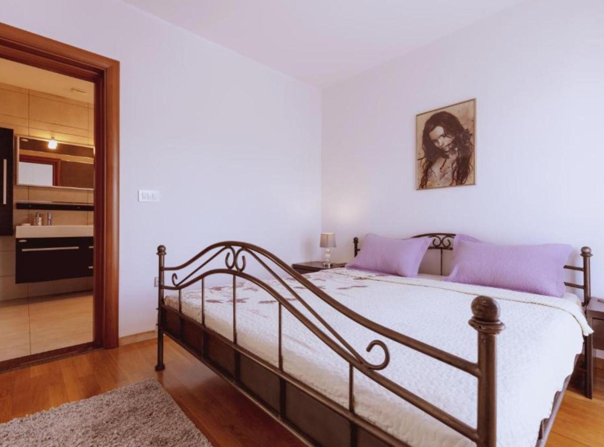 M&B Apartment Bibinje Bagian luar foto