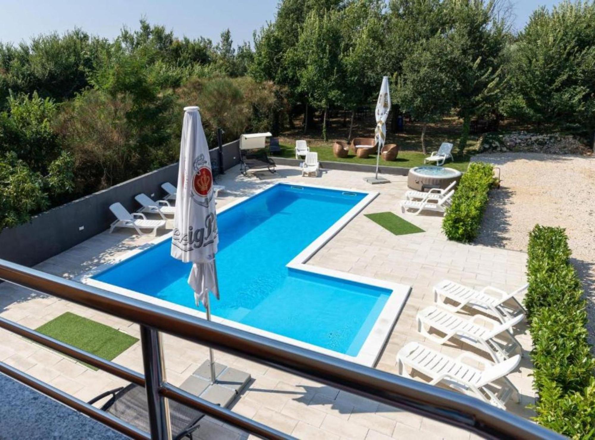 M&B Apartment Bibinje Bagian luar foto