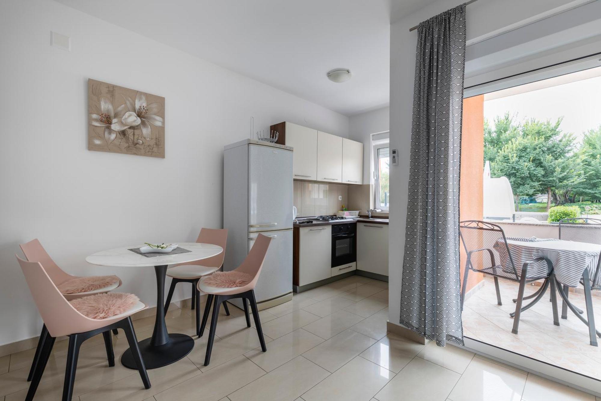 M&B Apartment Bibinje Bagian luar foto