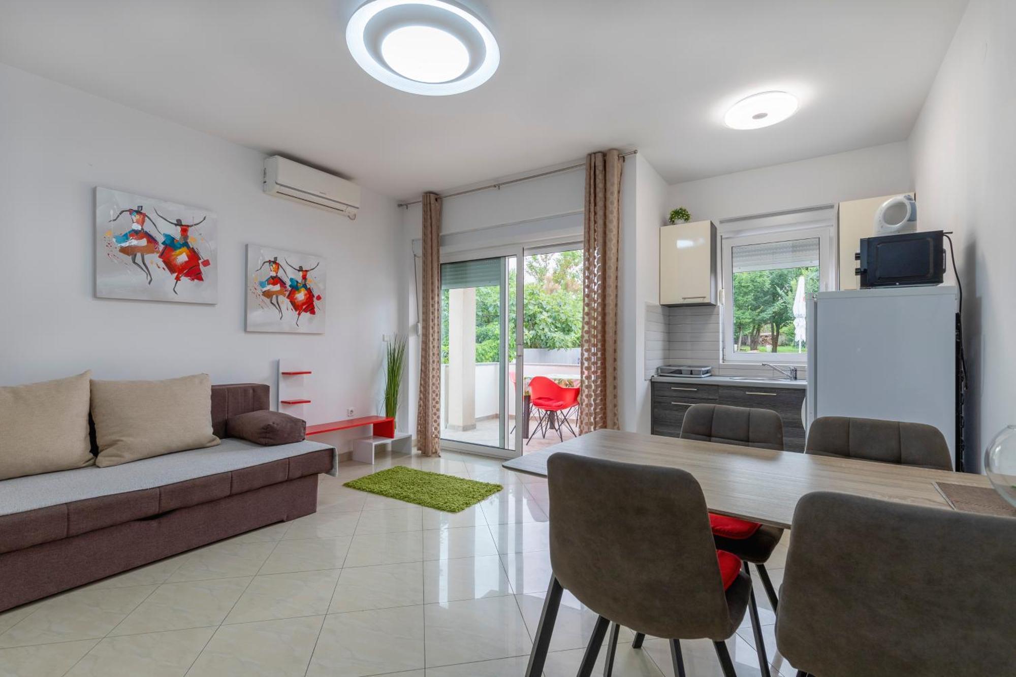 M&B Apartment Bibinje Bagian luar foto